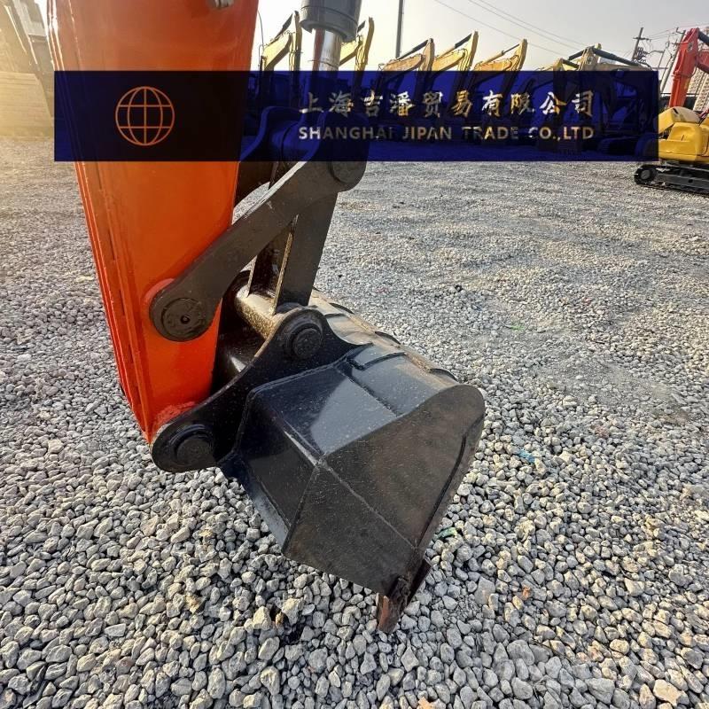 Doosan DX 75 Средни екскаватори 7т - 12т