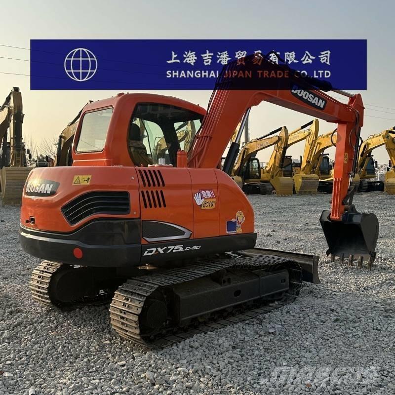Doosan DX 75 Средни екскаватори 7т - 12т