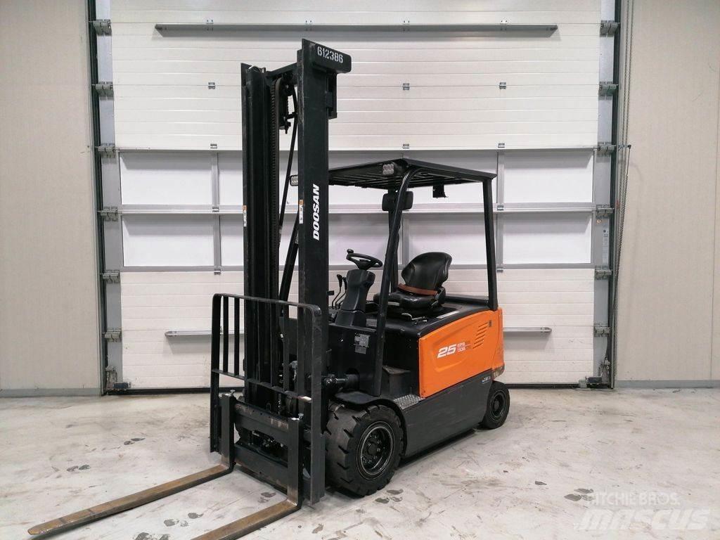 Doosan B25X-7 Електрически вилични кари-повдигачи