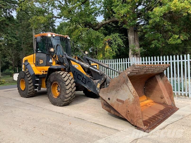 JCB 437 HT Колесни товарачи