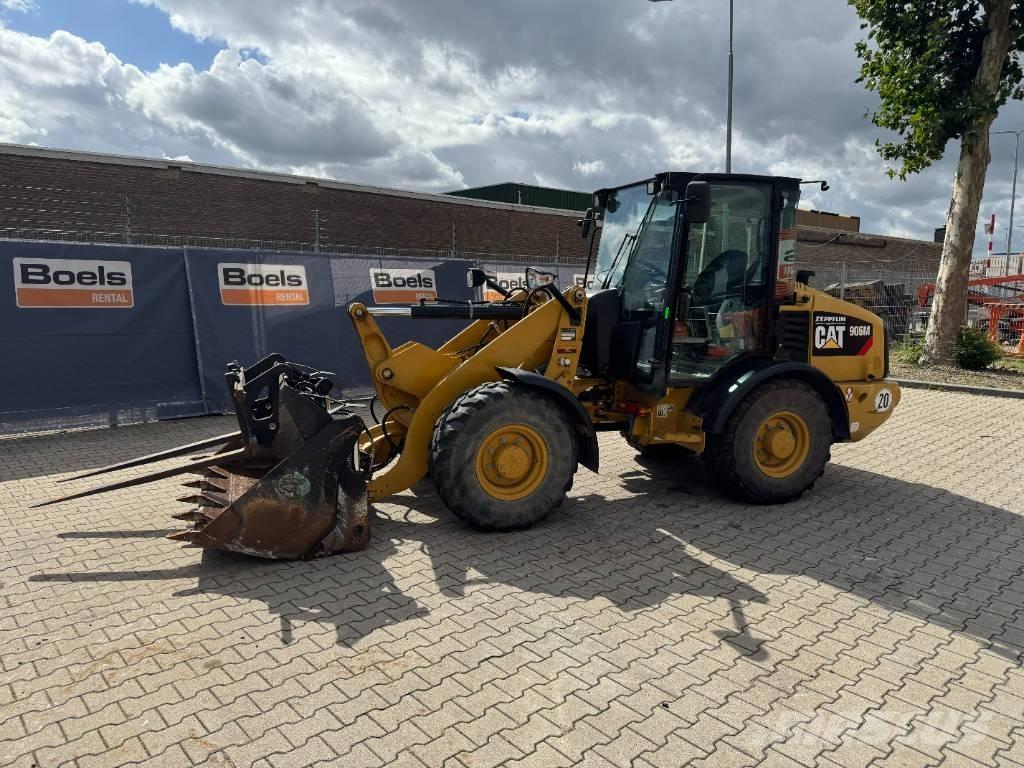 CAT 906M Колесни товарачи