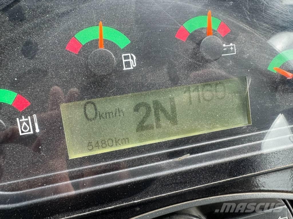 CAT 906M Колесни товарачи