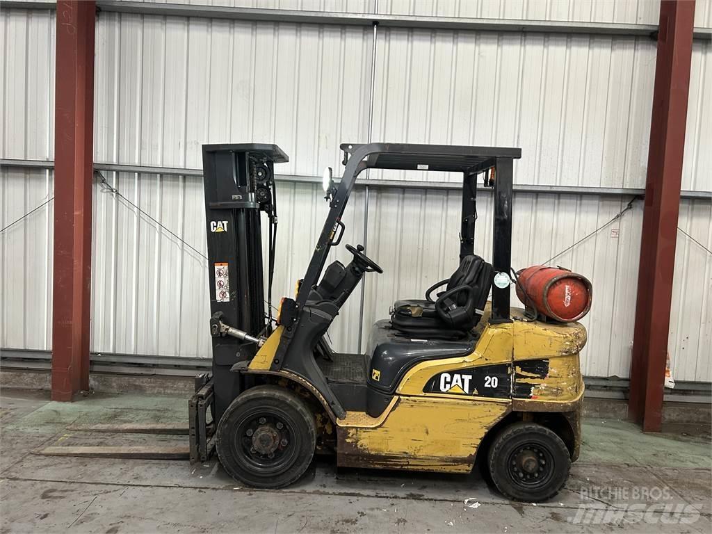 CAT GP25NT Камиони с АГУ