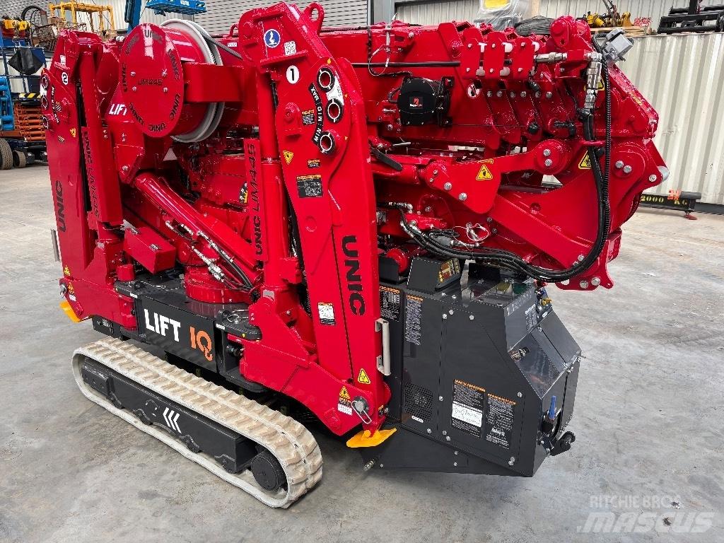 Unic UM 445 Всъдеходни кранове