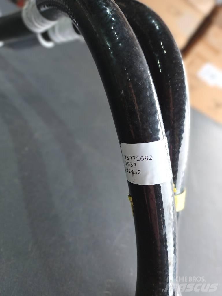 Volvo HOSE 23371682 Двигатели