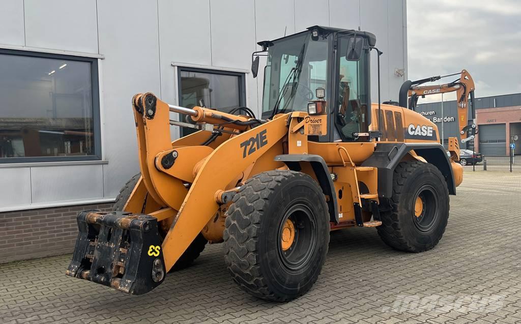 CASE 721 E Колесни товарачи