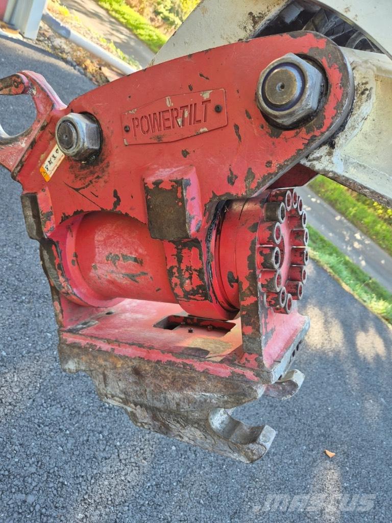 Takeuchi TB 295 W Колесни екскаватори