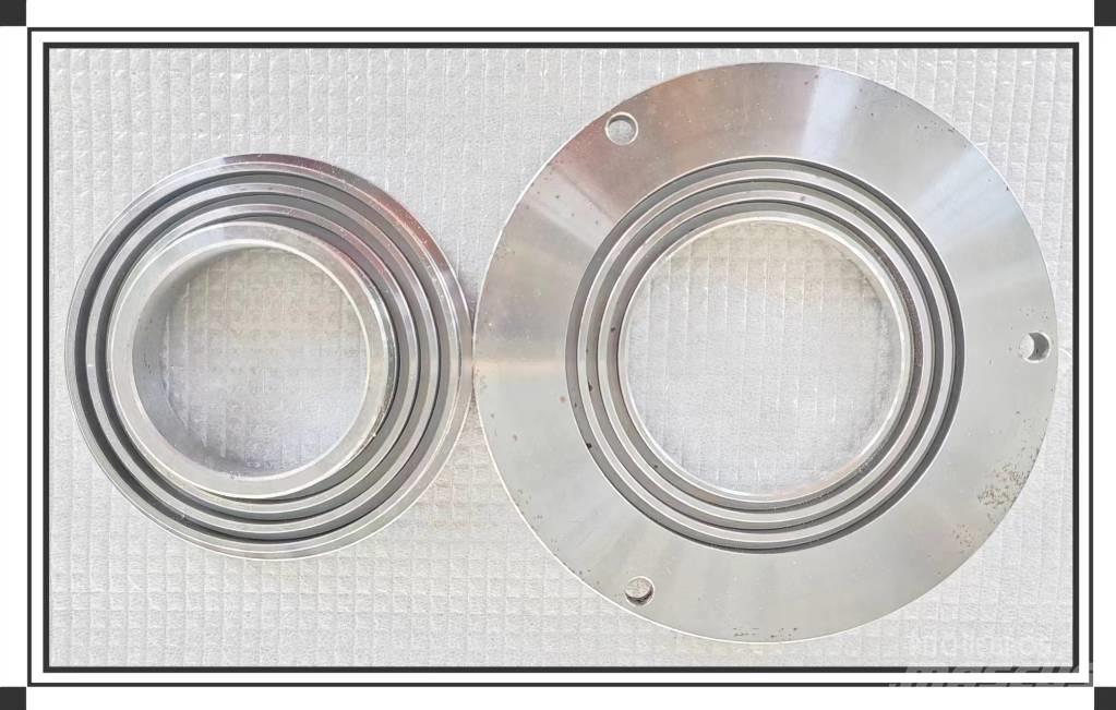 CLAAS Bearing cover Шаси