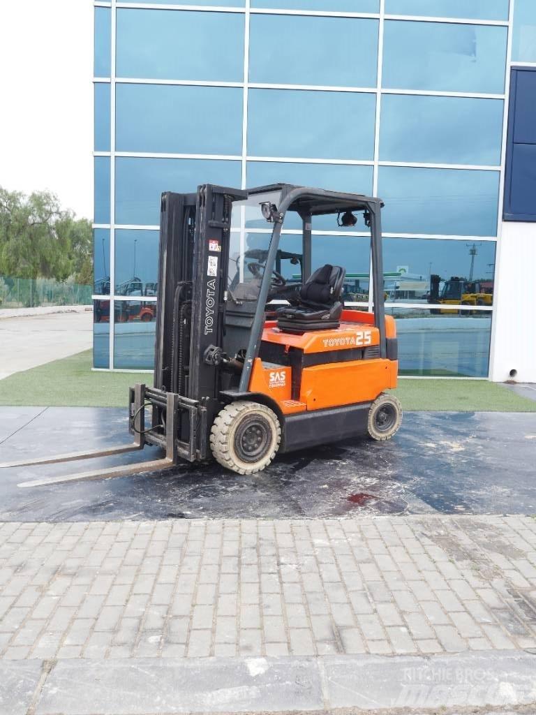 Toyota 7 FBMF 25 Електрически вилични кари-повдигачи