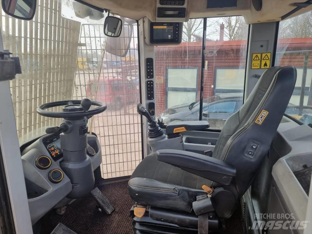JCB 427 Колесни товарачи