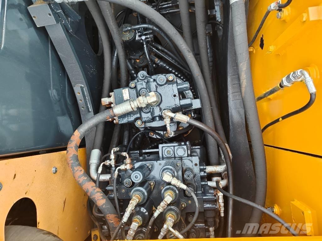 Hyundai R210W-9 Колесни екскаватори