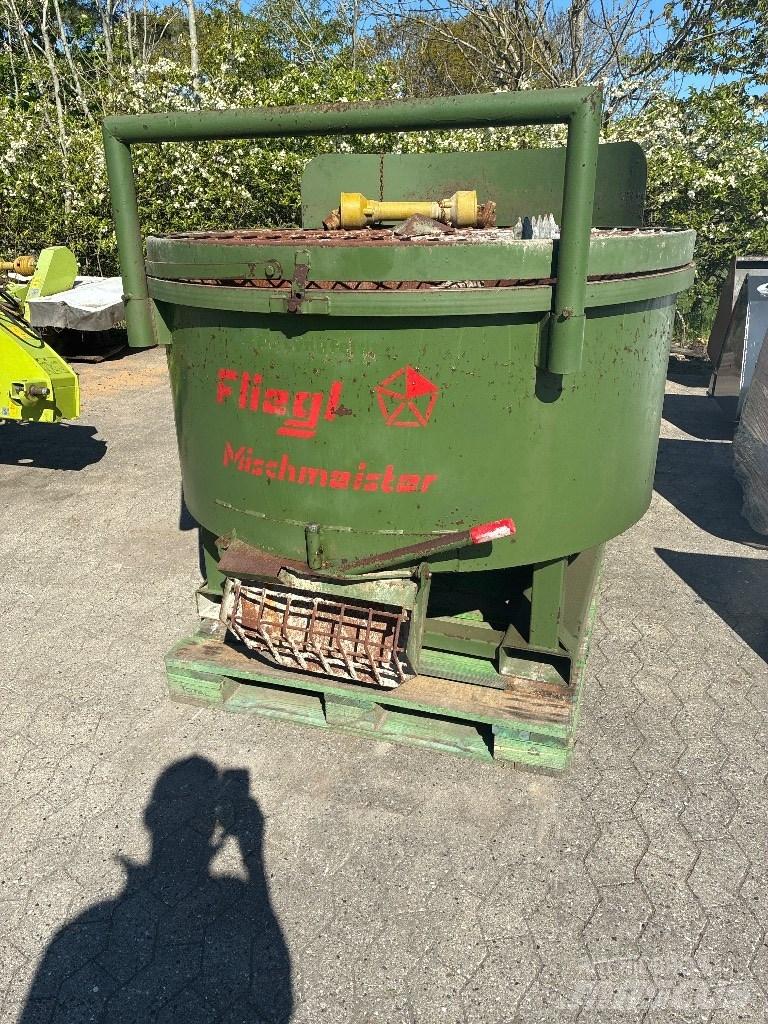 Fliegl Mischmeister Бетонови инсталации

