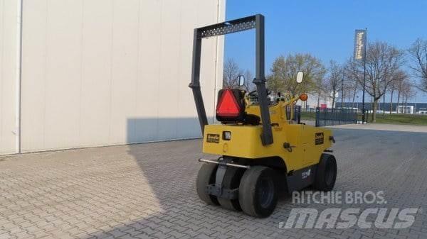 Sakai TS 160 Пневматични гумени  ролки

