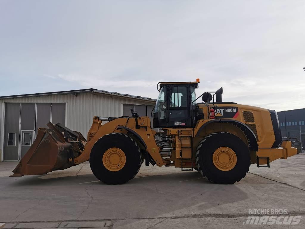 CAT 980M Колесни товарачи