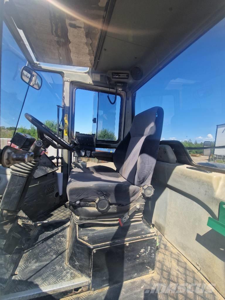 SMV 32-1200B Дизелови камиони