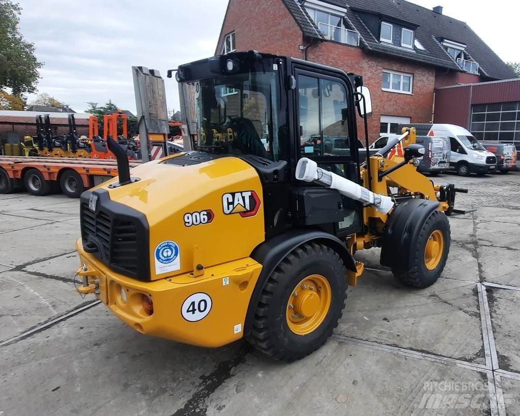 CAT 906 Колесни товарачи