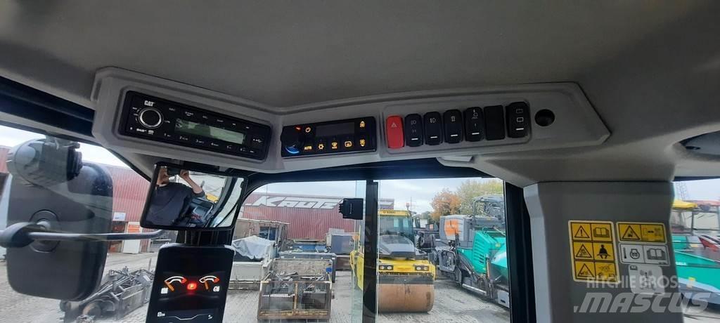 CAT 906 Колесни товарачи