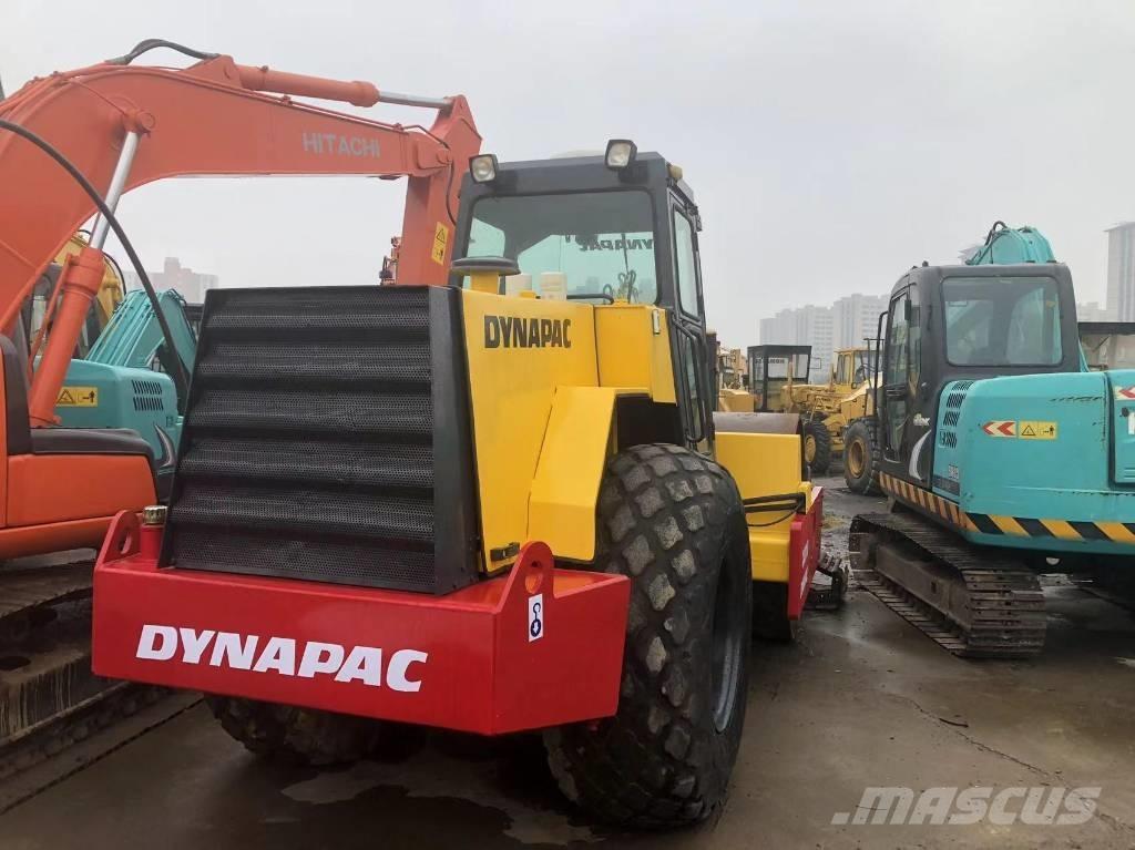 Dynapac CA301D Двойни барабанни ролки
