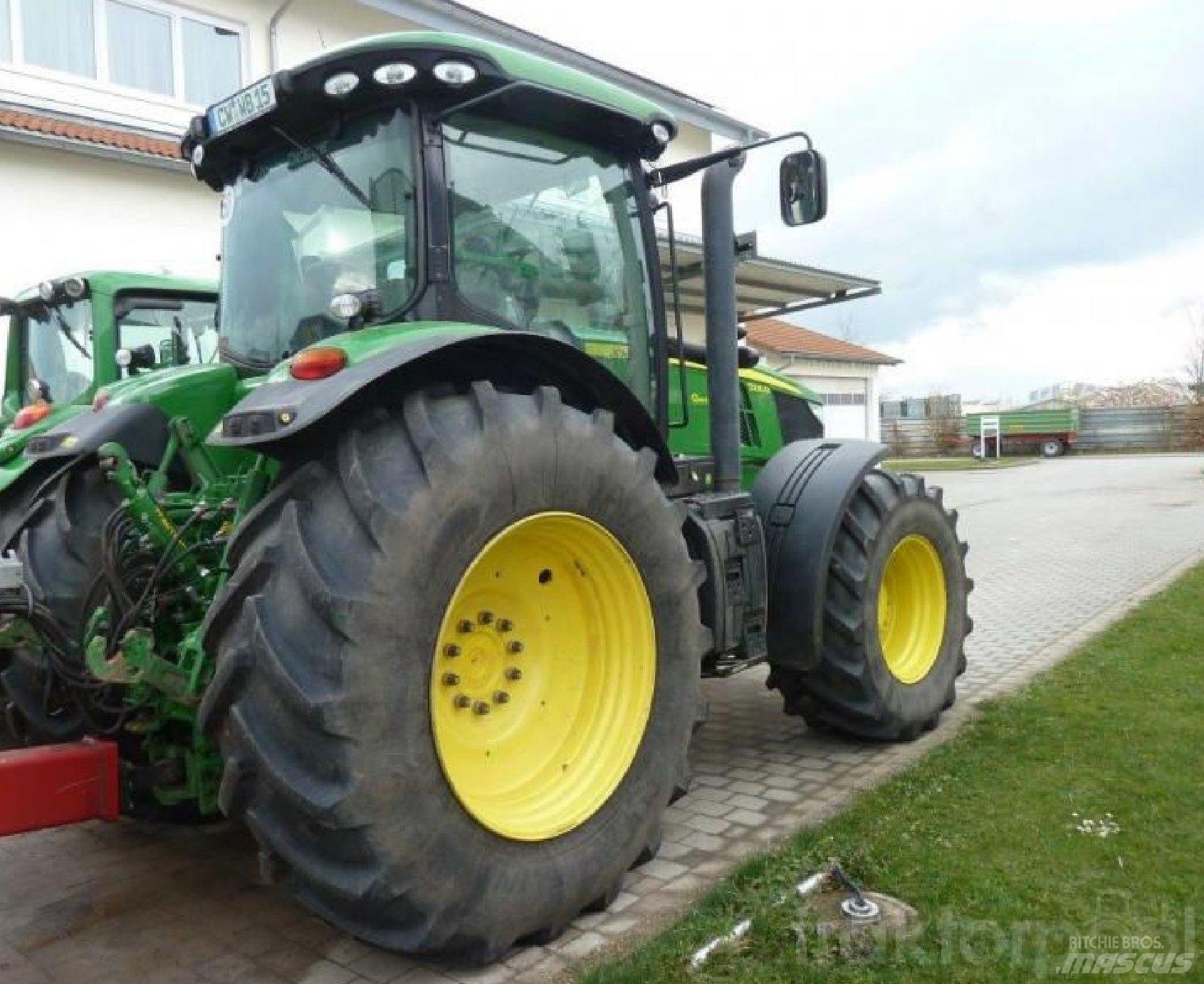 John Deere 7230R Трактори