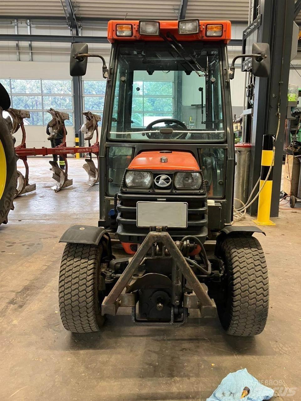 Kubota B2110 Компактни трактори