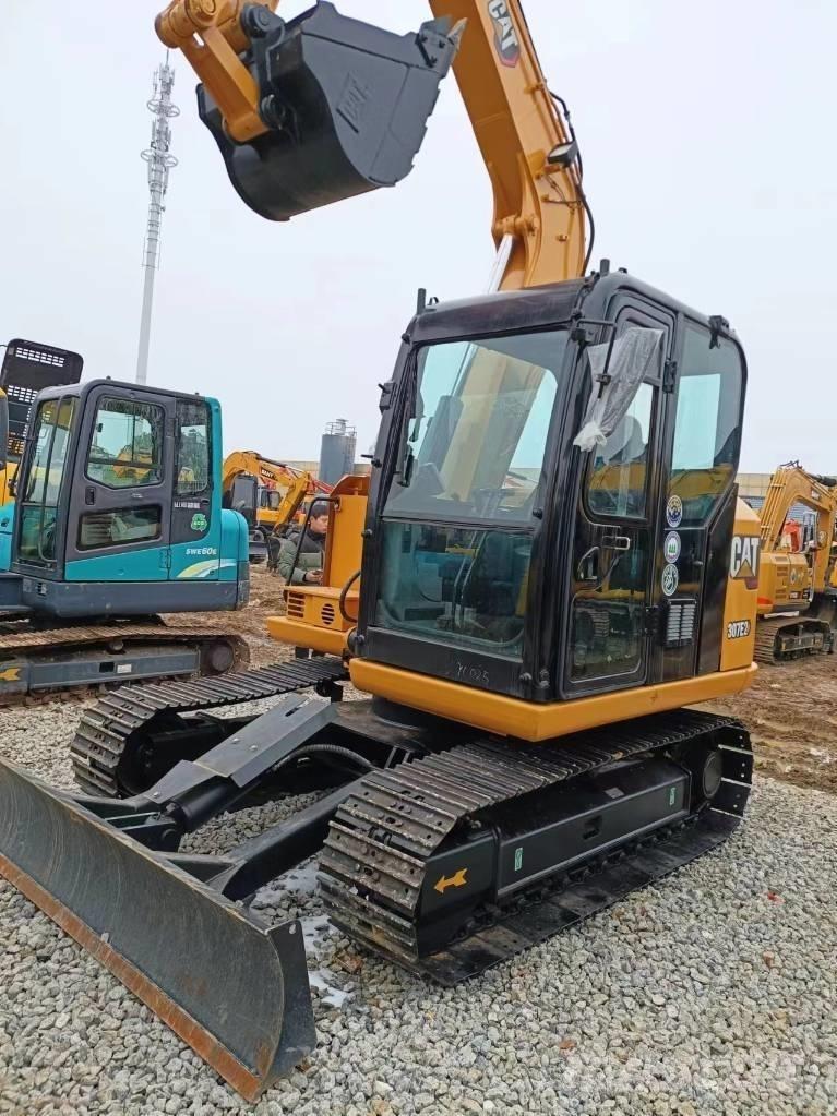 CAT 307 Верижен екскаватор