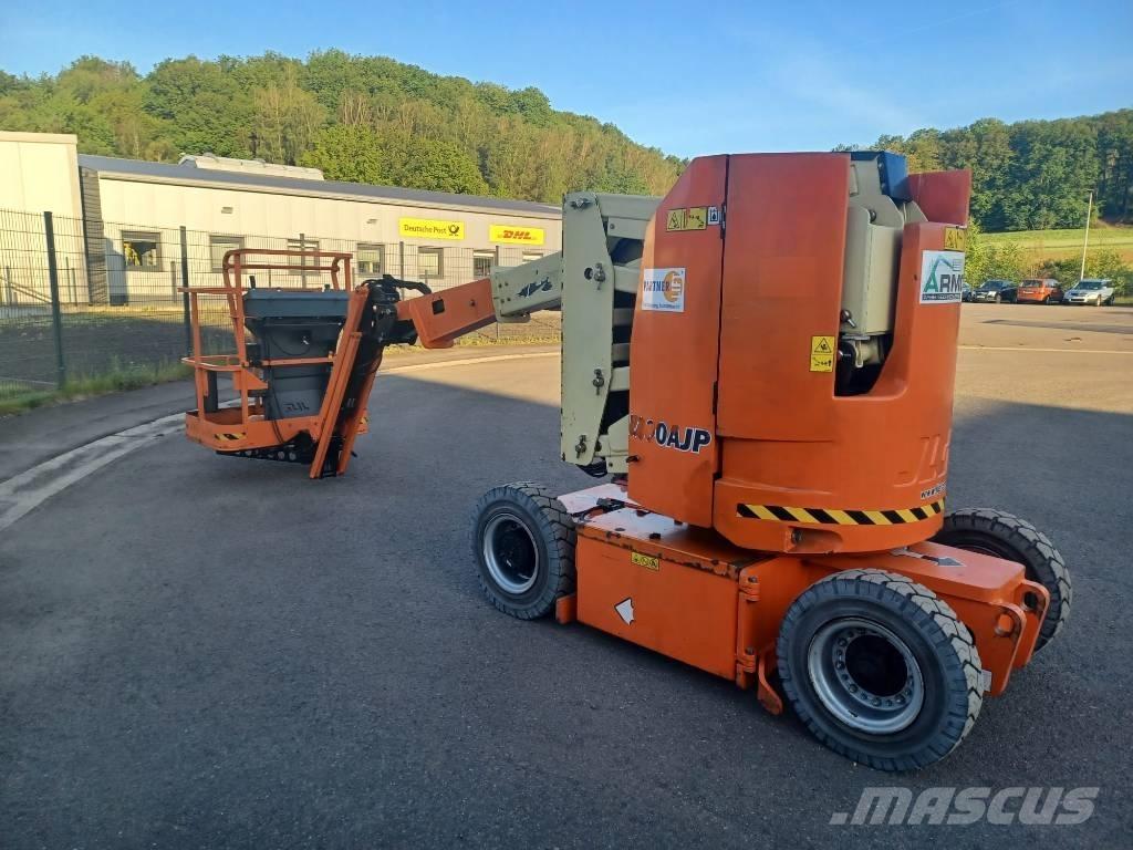 JLG E 300 AJP Съчленени стрелови подемници