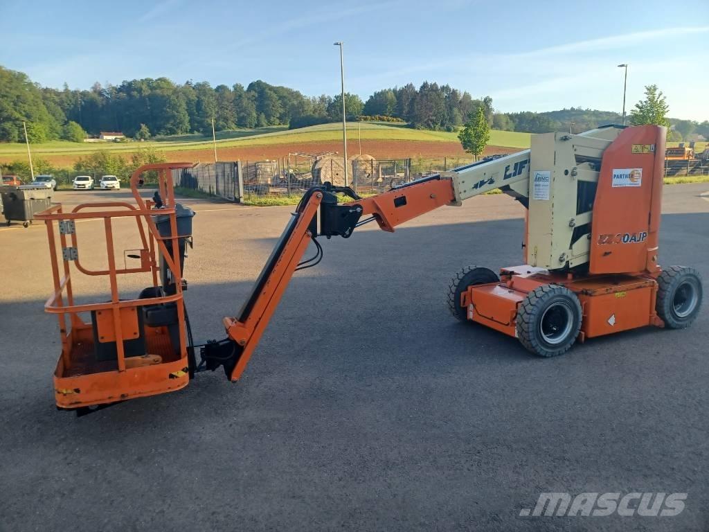 JLG E 300 AJP Съчленени стрелови подемници