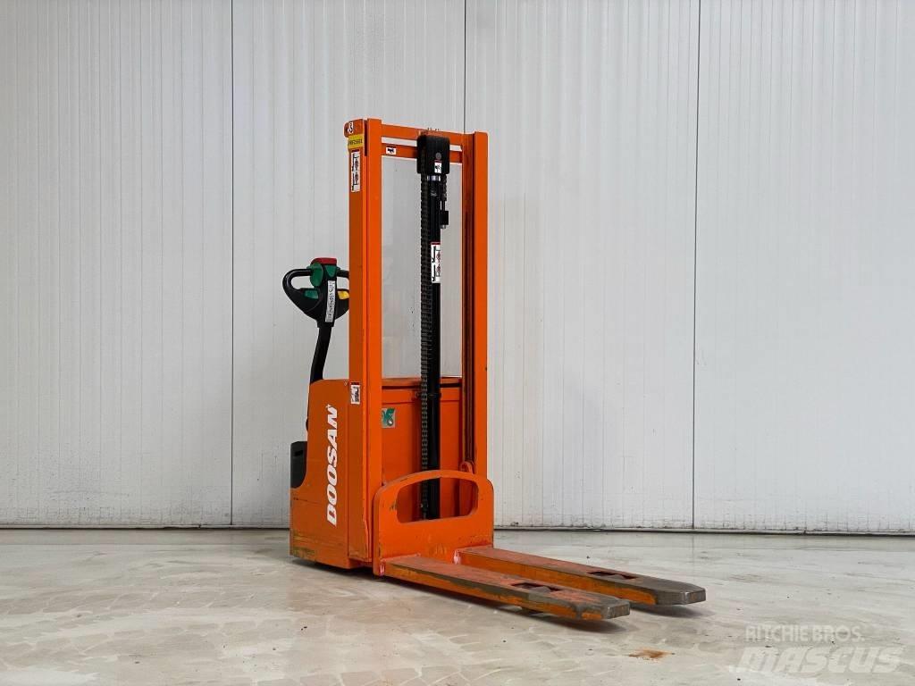 Doosan LEDS12.5C Колички високоповдигачи с теглич