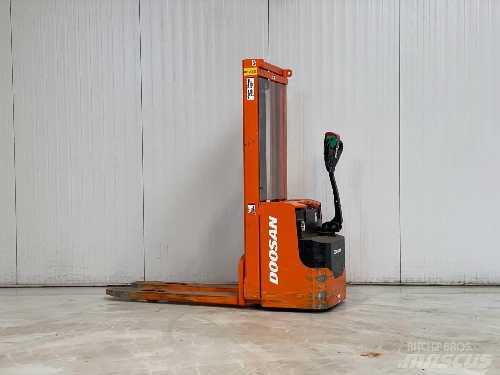 Doosan LEDS12.5C Колички високоповдигачи с теглич