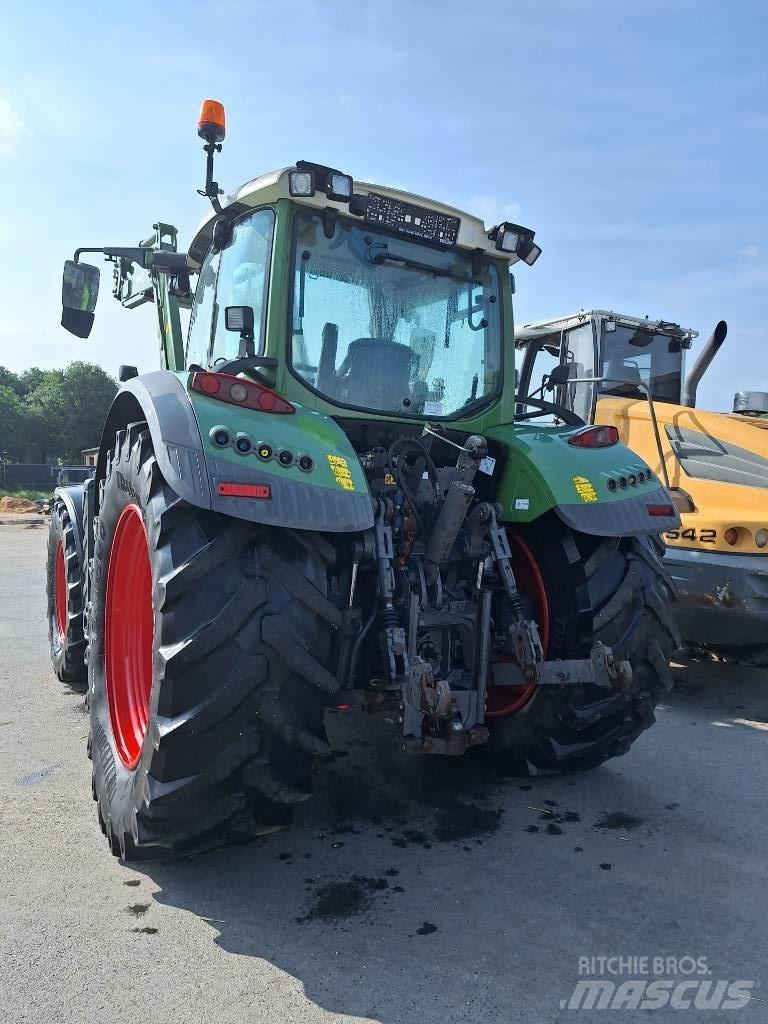Fendt 718 Vario Трактори