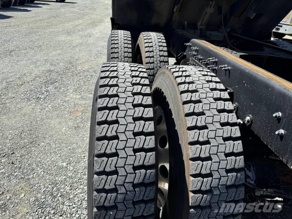 Mack Granite 84FR Самосвал