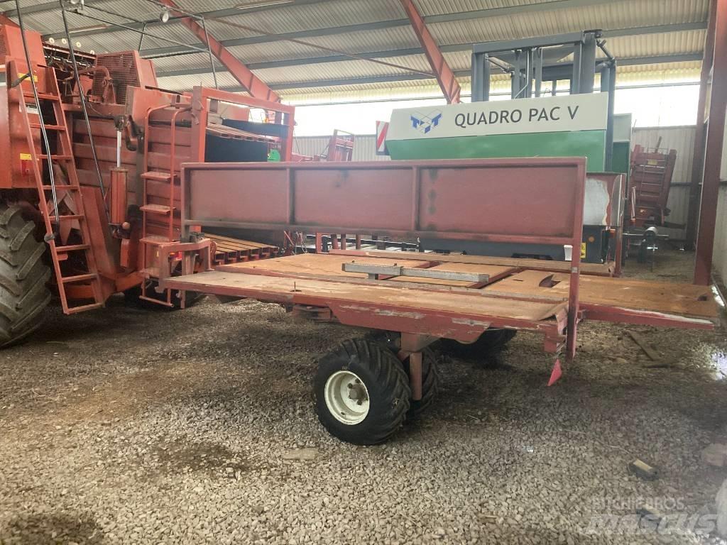 Hesston 4900 Балопреси квадратни
