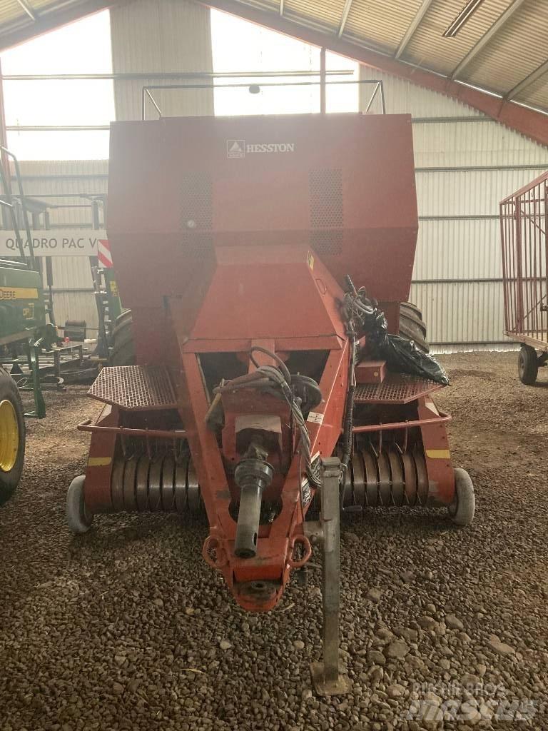 Hesston 4900 Балопреси квадратни

