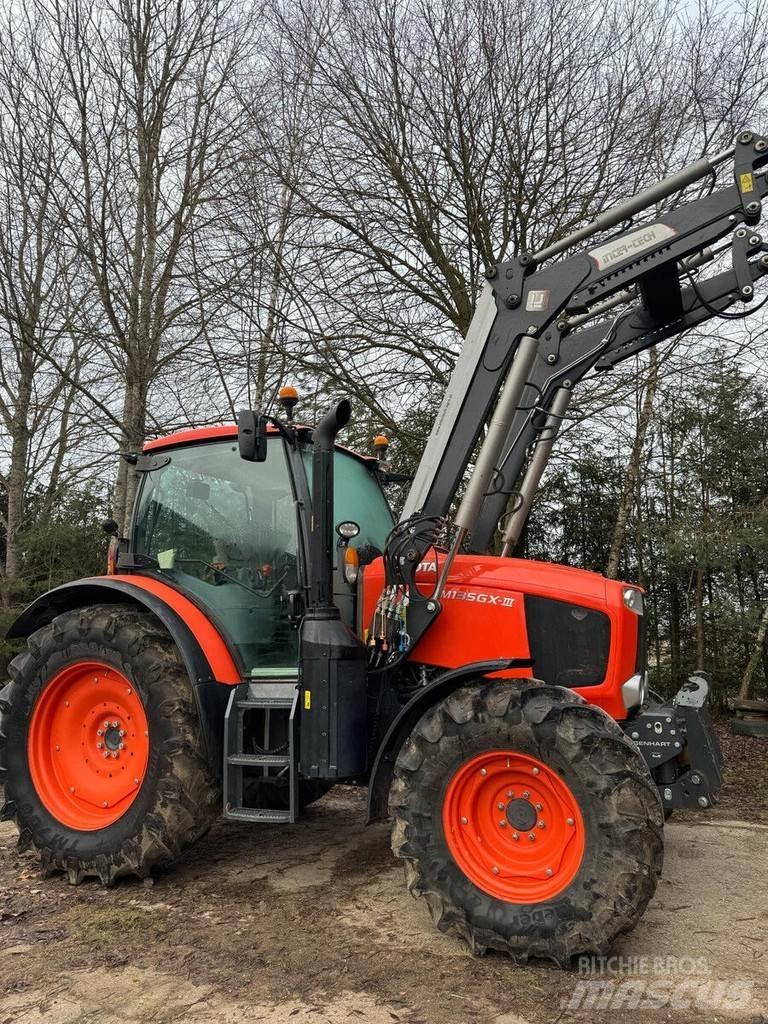 Kubota M135GX Трактори