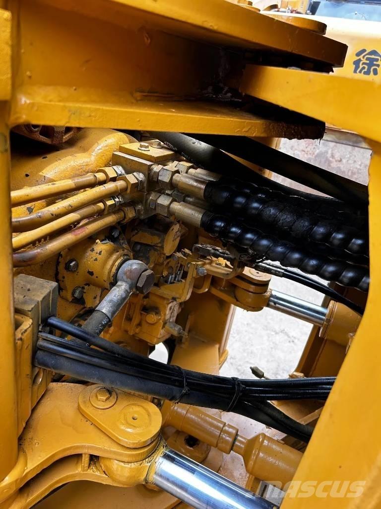 SDLG B860 Товарач със заден ексватор
