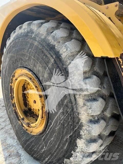 CAT 740B Дъмпери/моторни превозни средства