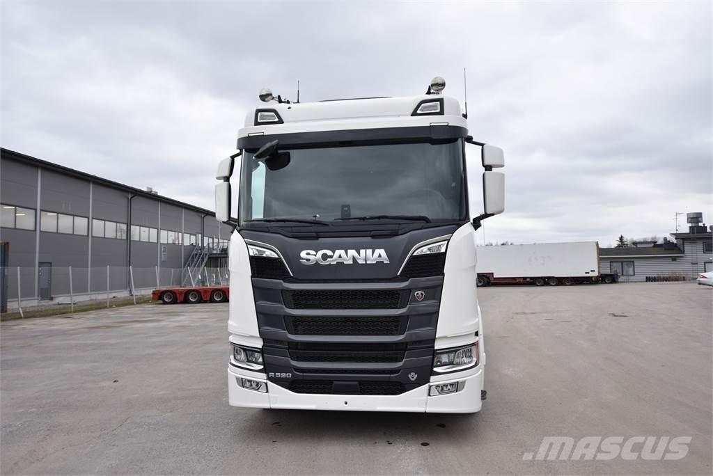 Scania R590 8X4 Камиони с кран с кука