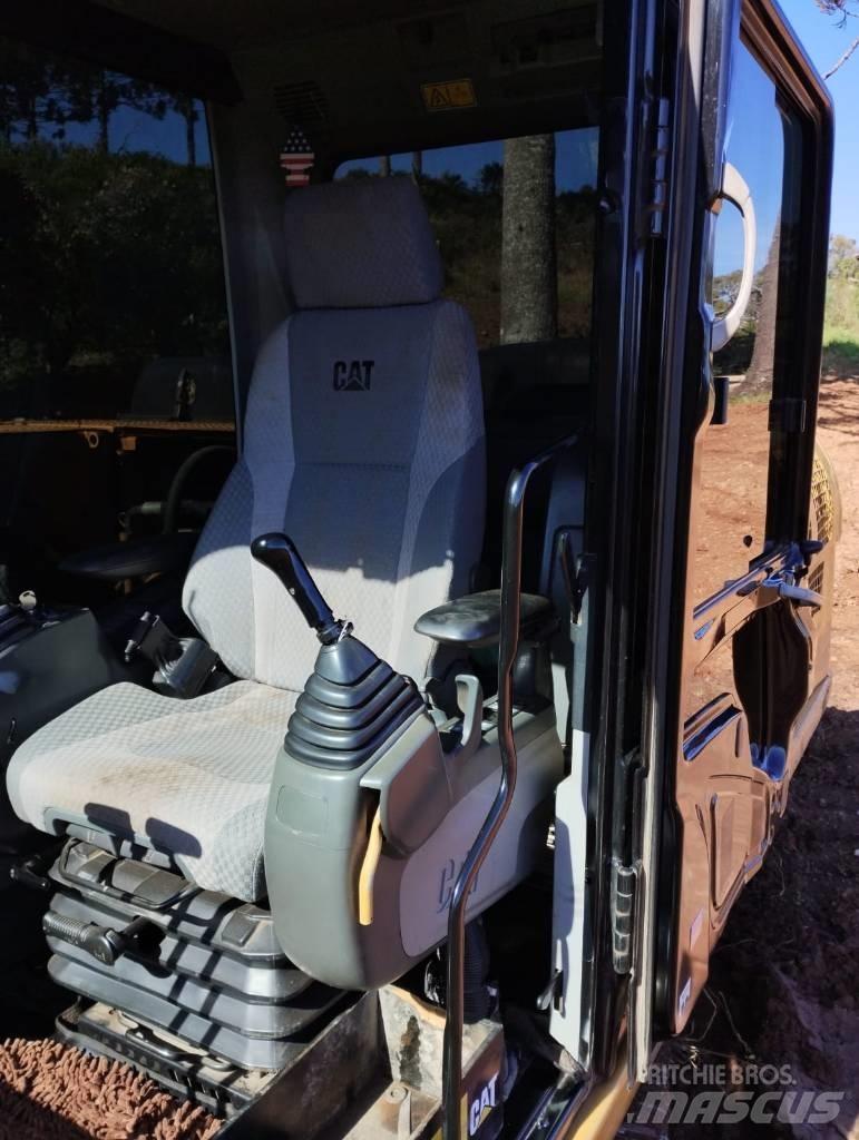 CAT 320D2 Верижен екскаватор