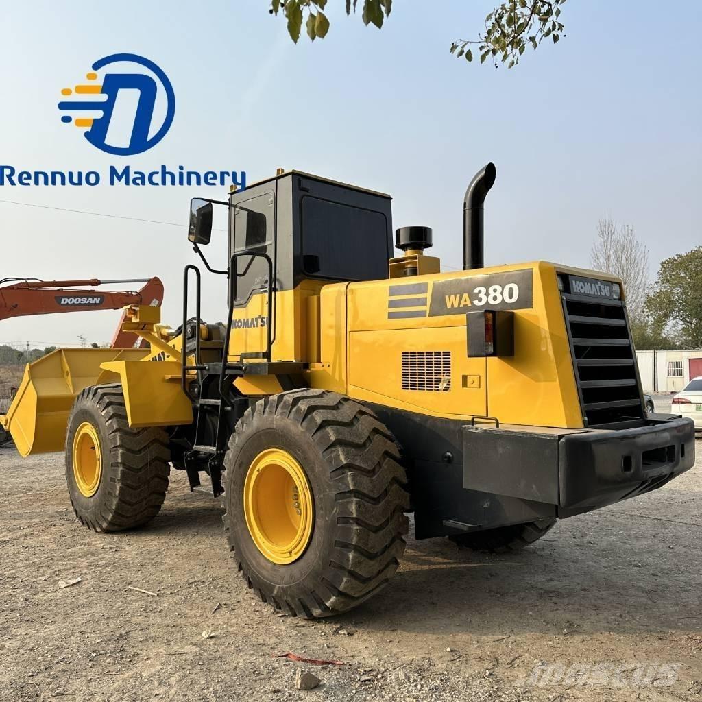 Komatsu WA380 Колесни товарачи