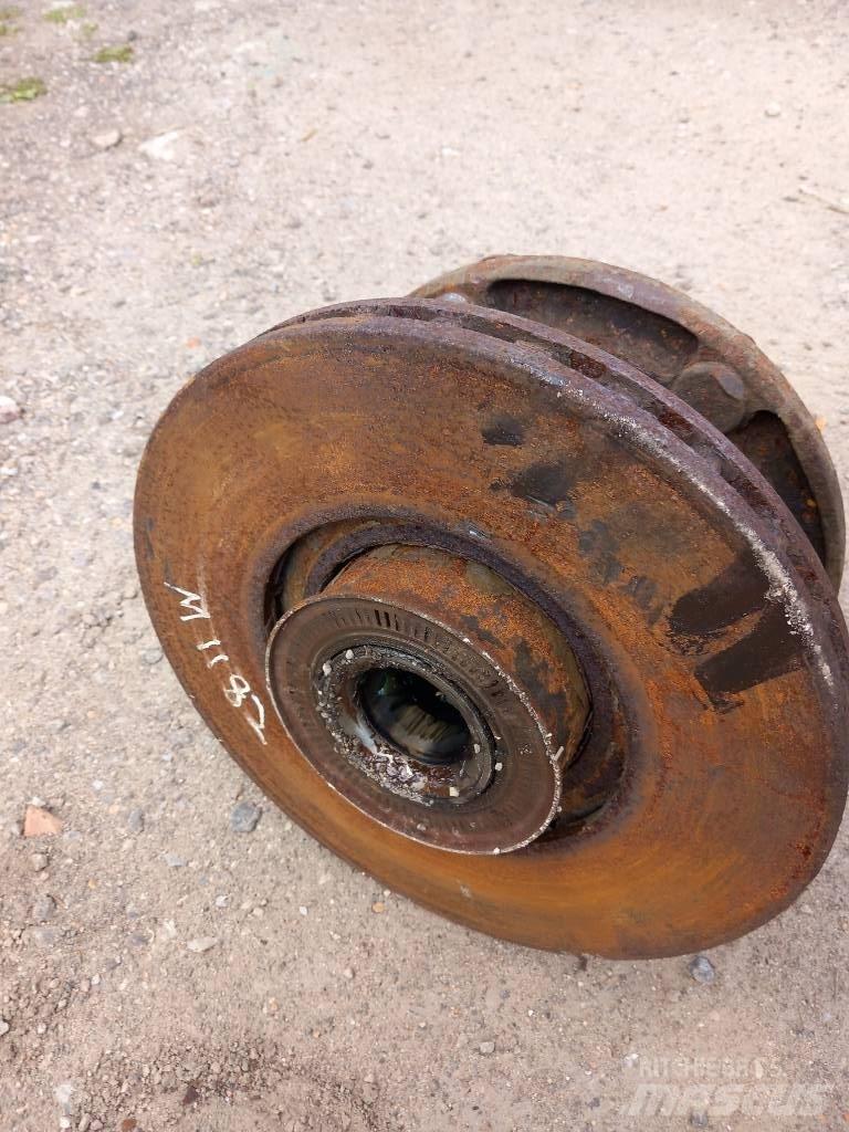 MAN TGX   81443010185 Оси