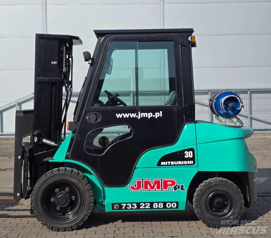 Mitsubishi FG 30 N Камиони с АГУ