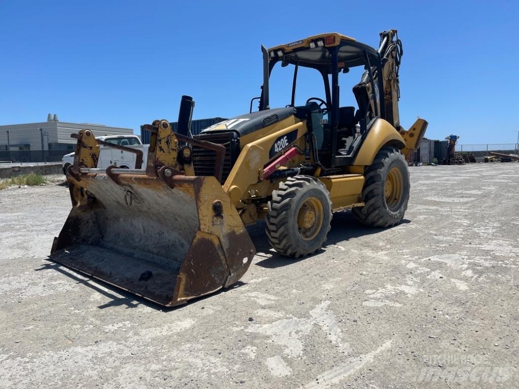 CAT 420E Товарач със заден ексватор