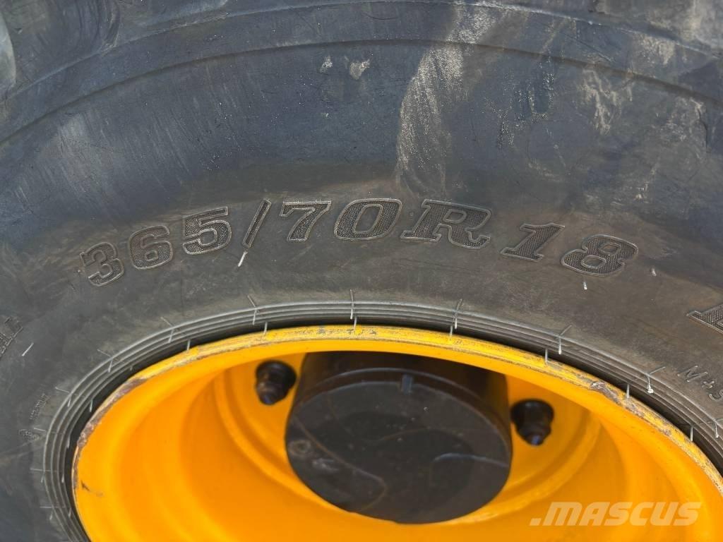 JCB 407 Колесни товарачи