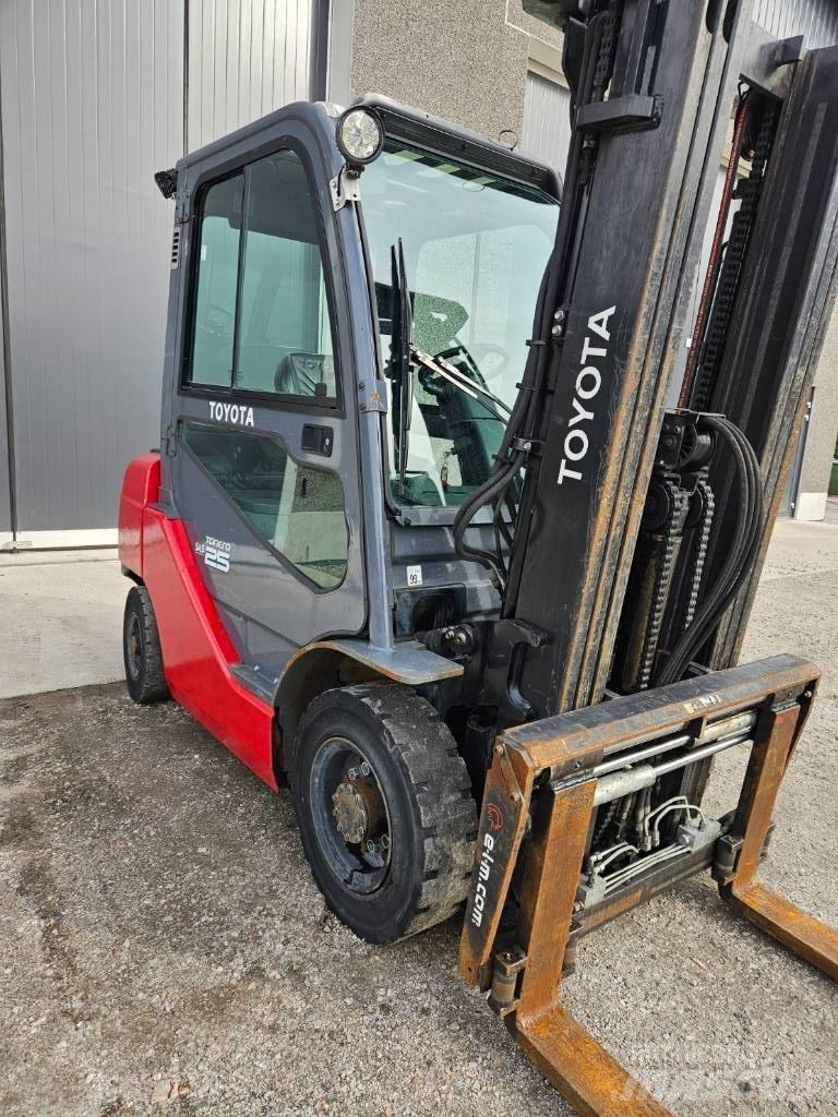 Toyota 02-8 FDF 25 Дизелови камиони