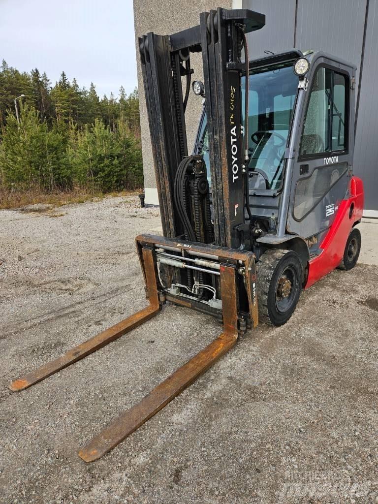 Toyota 02-8 FDF 25 Дизелови камиони