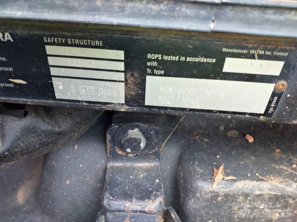 Valtra N121 Трактори