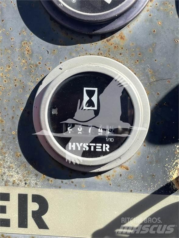 Hyster C530A Пневматични гумени  ролки
