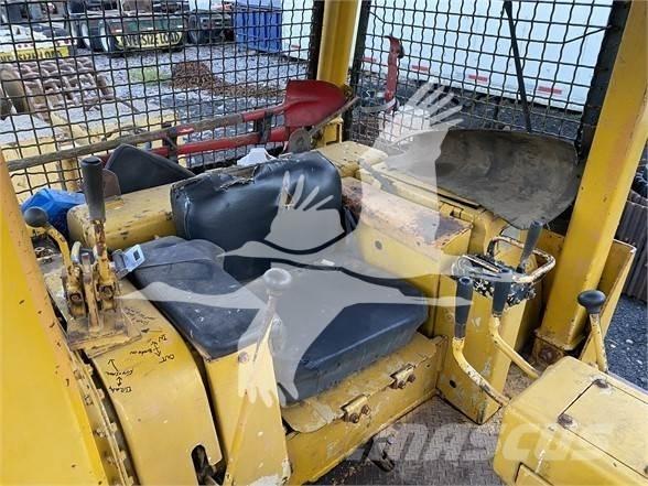 Komatsu D65E-6 Верижни булдозери
