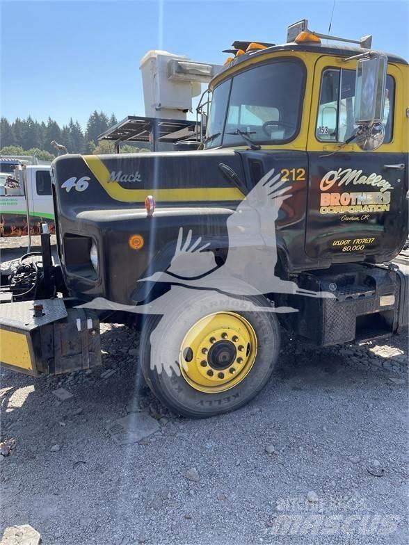 Mack DM688S Влекачи