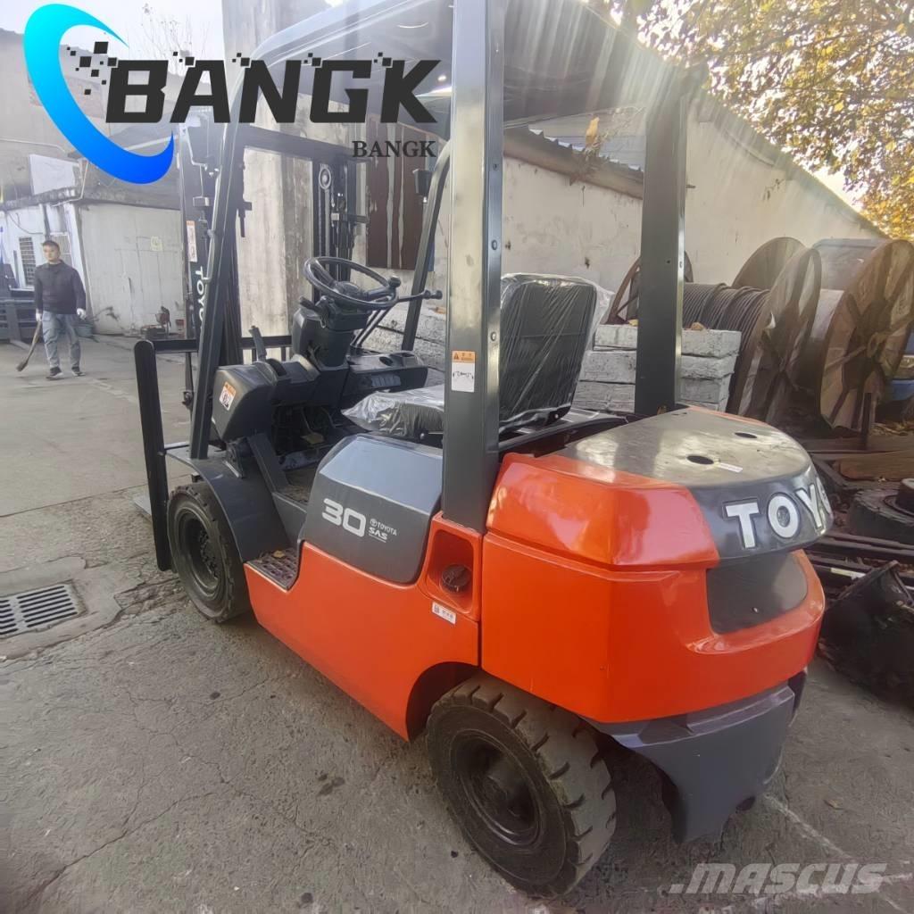 Toyota 7F30 Дизелови камиони